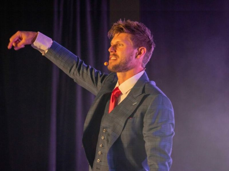 Closing Green Roofs at the Door: A Field Guide to Eco-Friendly Roofing Sales